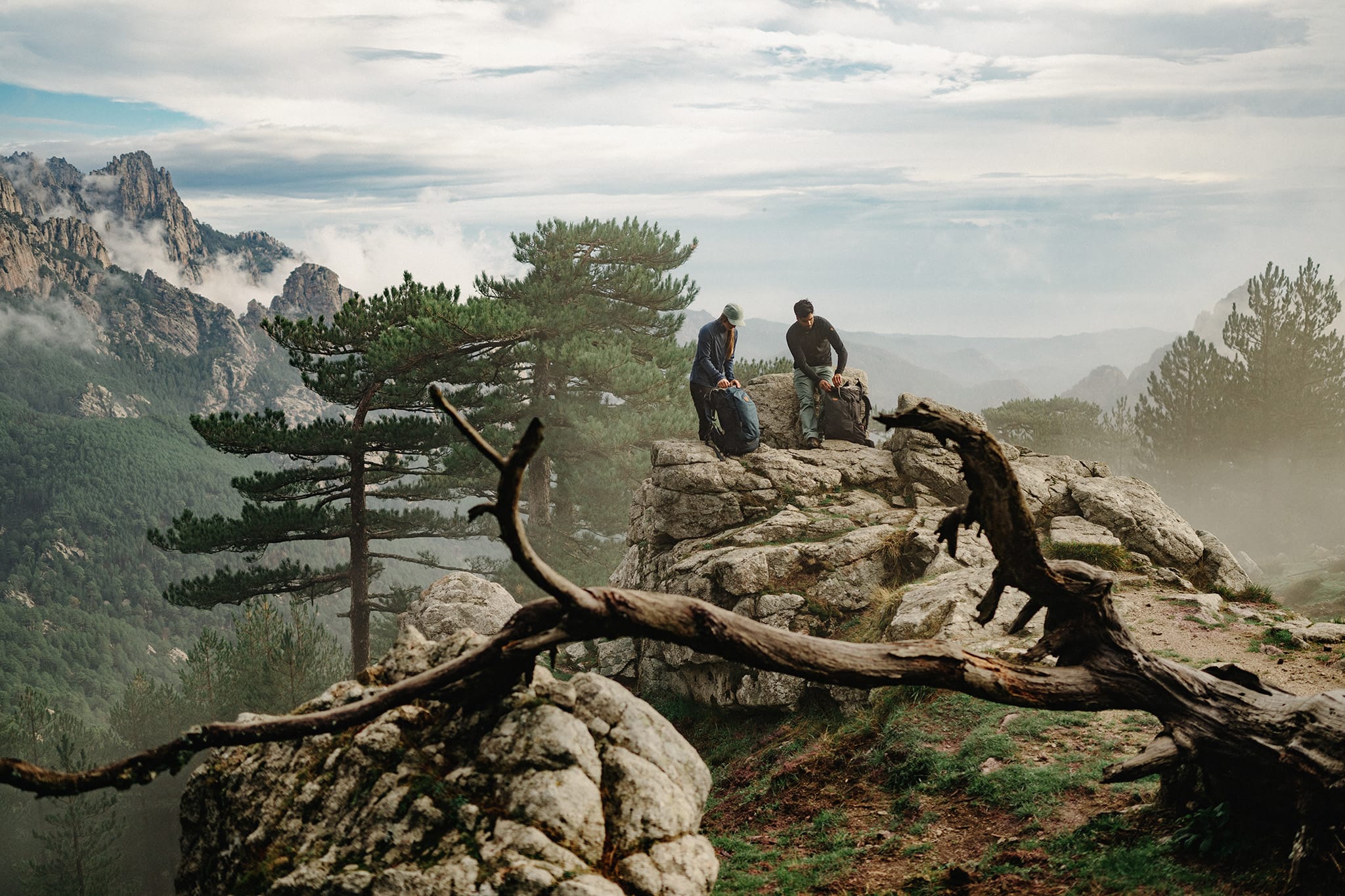 Mood_SS23_SilvanoZeiter_Corsica_9892_EXP_2028-02-01